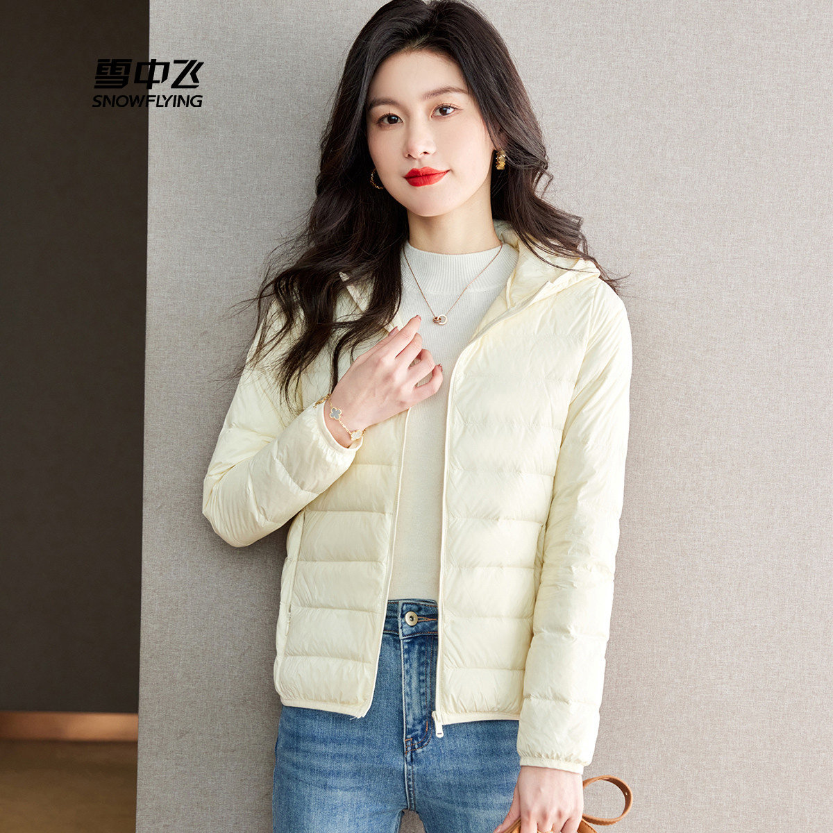 雪中飞轻薄羽绒服女2025新款90绒连帽短款轻便保暖修身韩版外套潮,女装/女士精品,羽绒服,淘宝优惠券,粉丝福利购,淘宝优惠卷
