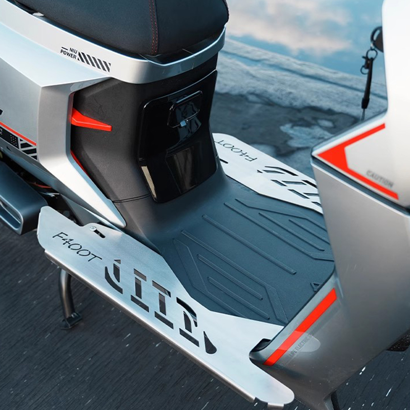 适配小牛电动车F400T前脚踏板两件式加宽踏板一体踩脚踏板新款配