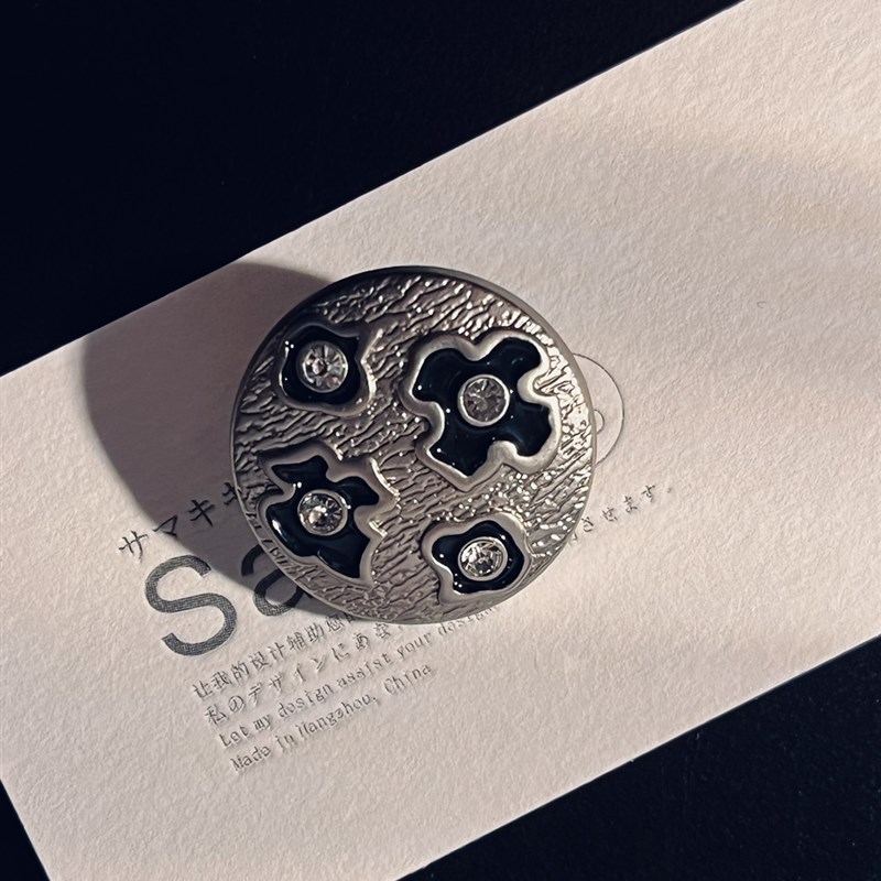 卅孖金属银色皲纹黑色暗黑酷外套大衣纽扣