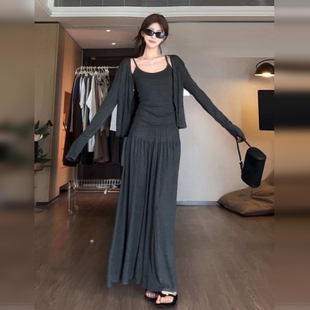法式慵懒风灰色连衣裙子女早春冬2026新款韩系高级感收腰套装长裙