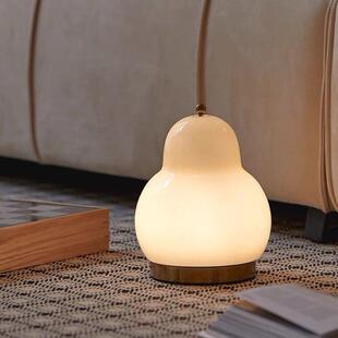 梨子台灯中古法式奶油卧室床头灯客厅书房充电触摸氛围感小夜灯具