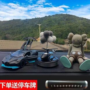 饰品 车内装 2023新款 网红太阳能汽车摆件高档男中控台车载香薰个性