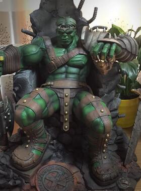 绿巨人雕像,绿巨人雕塑