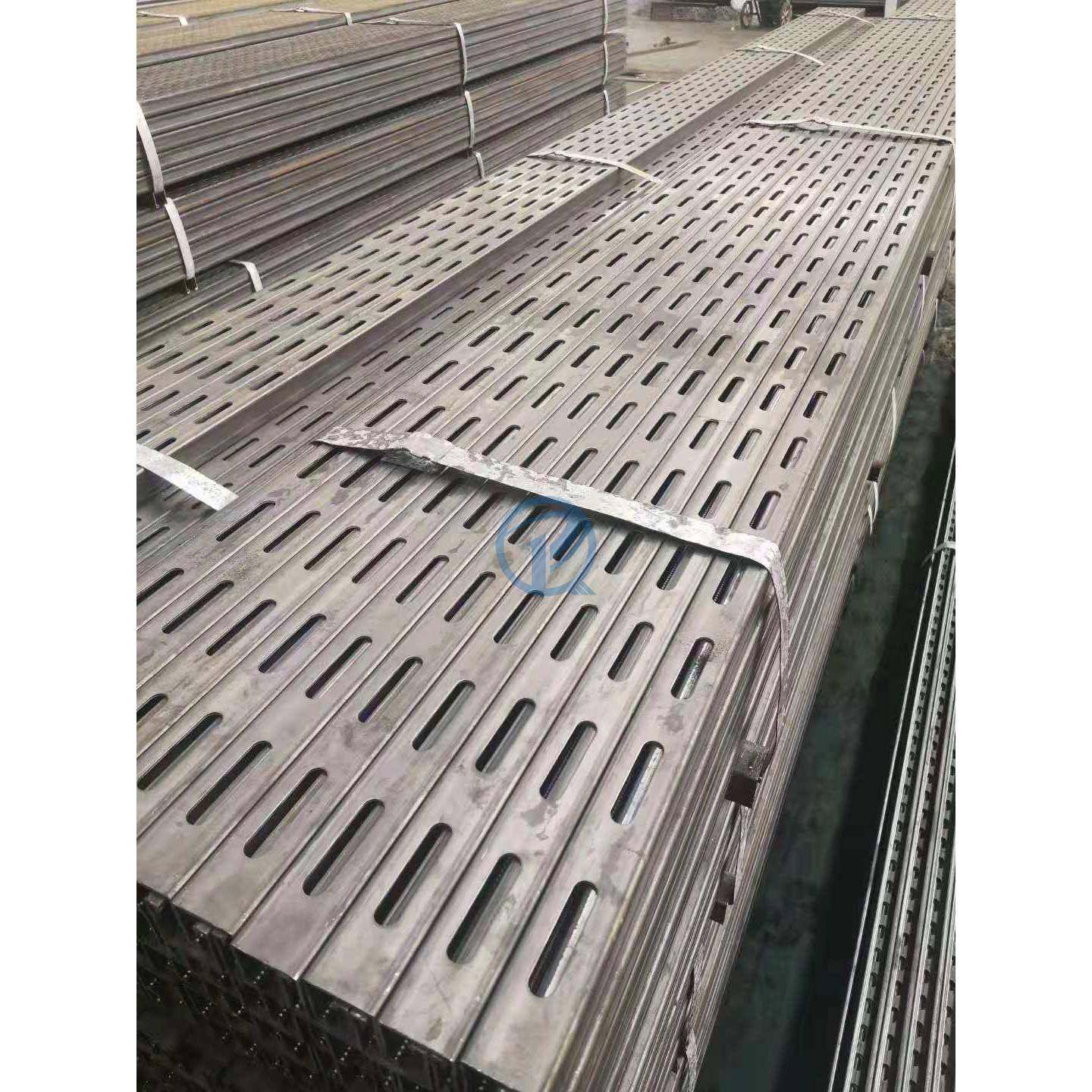 四川现货供应型材钢材Q235B碳钢材质C型钢镀锌槽钢工厂