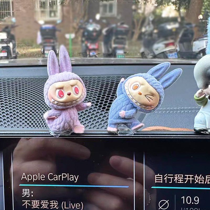 可爱拉布布labiubu汽车内装饰品车载好物中控台趴趴摆件玩偶公仔