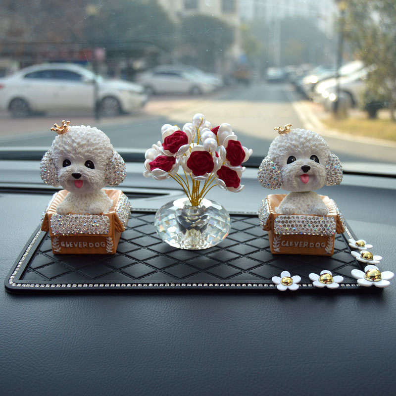 可爱摇头镶钻泰迪狗汽车摆件女生车内饰品M车载中控台装饰用品大