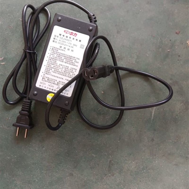 中力叉车DB4 和F4锂电池电动搬运车充电机器