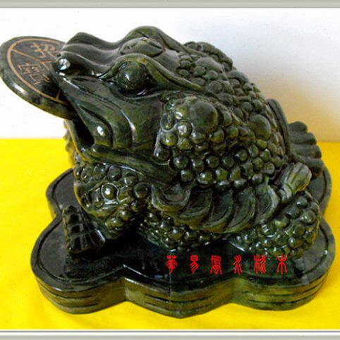 岫玉金蟾摆件蟾蜍桌面摆设家居客厅店铺装饰桌面摆设乔迁开业礼品