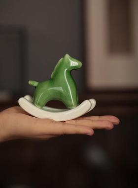 创意可爱摇摇马摆件简约国风陶瓷工艺品家居办公室茶桌面装饰摆设