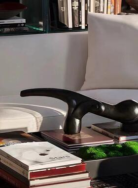 现代简约创意抽象长鼻兽家居样板间抽象人物售楼部装饰摆件