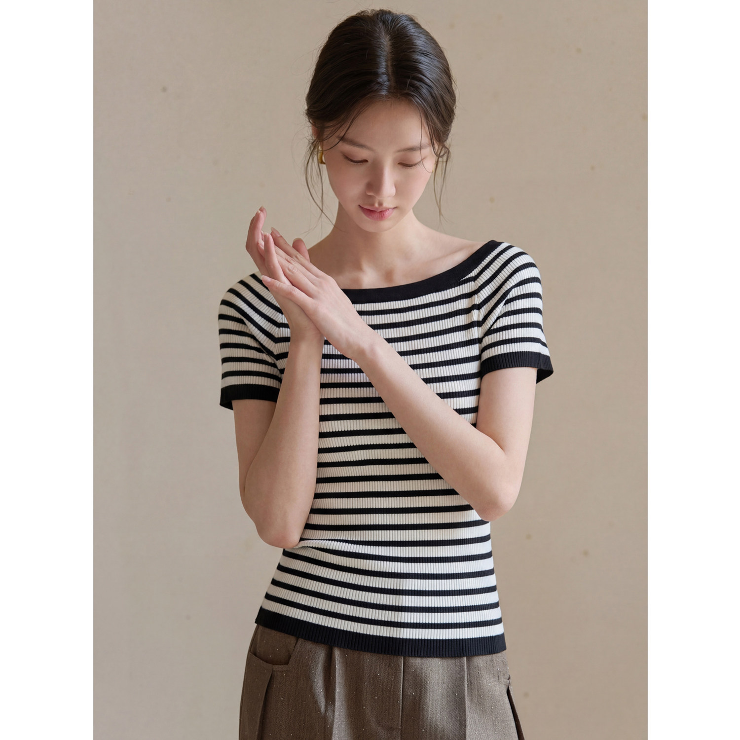 法式黑白条纹冰丝一字领针织t恤女夏季薄款修身气质短袖正肩上衣