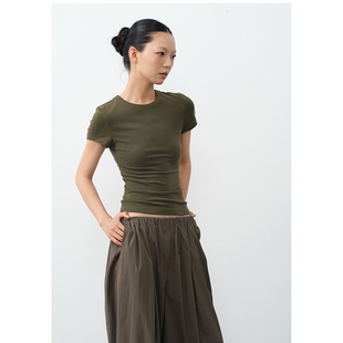 法式简约气质绿色正肩短袖t恤女夏季修身高级感通勤百搭短款上衣