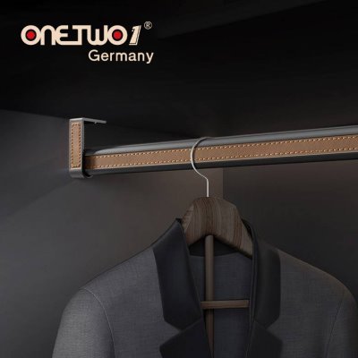 德国ONETWO1 意式极简皮质挂衣杆侧装防滑横杆衣柜静音铝合金