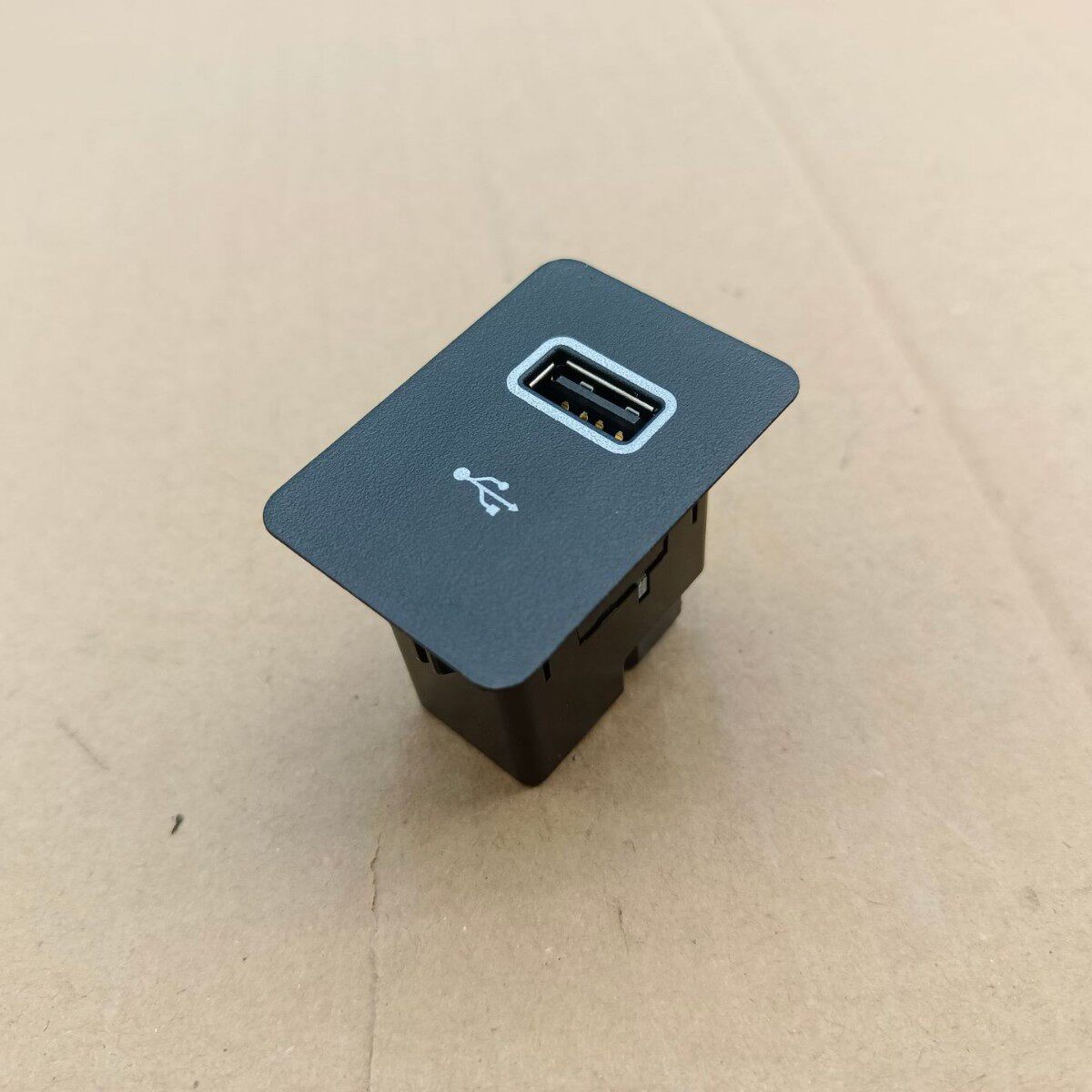 适用于日产第14代新轩逸USB插座音频接口插口USB 插座接口原装