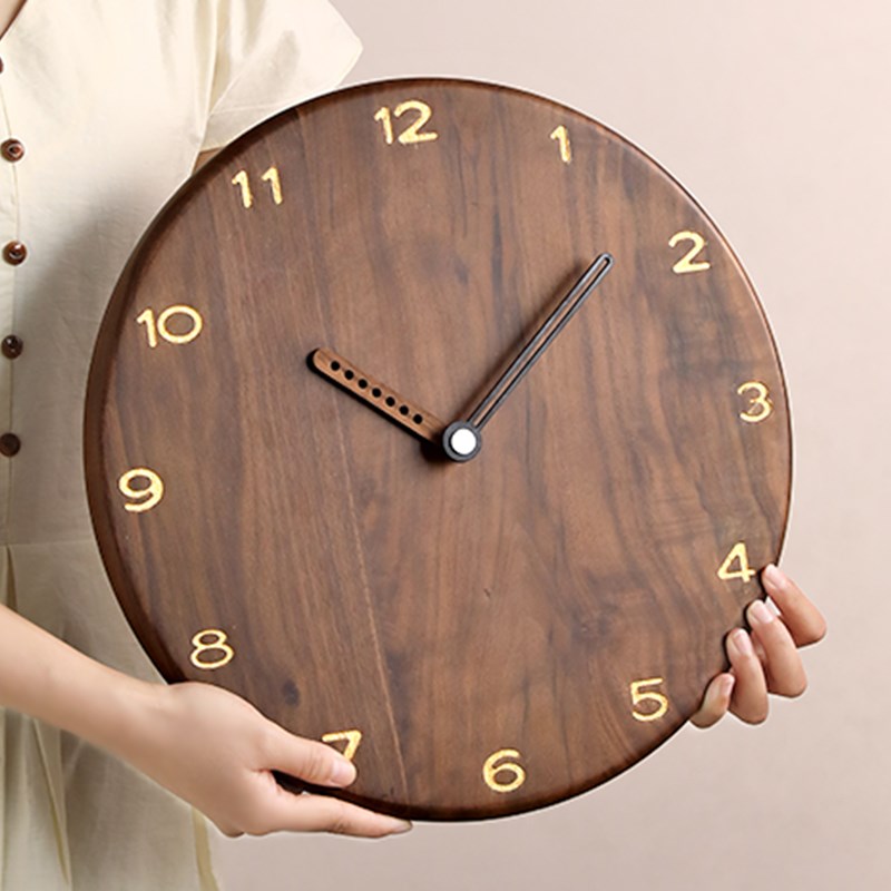 实木挂钟家用静音客厅中式挂表现代简约2024新款创意钟表时钟挂墙