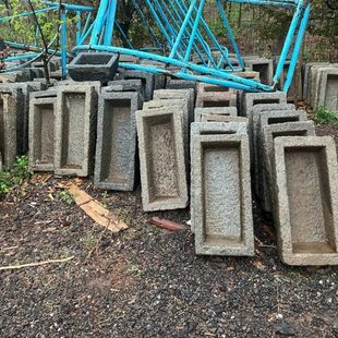 老旧石养鱼鱼缸石头花盆睡莲流水组合民间猪牛马庭院装饰