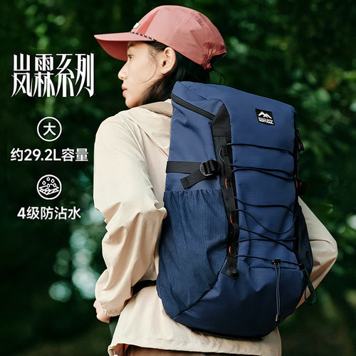 主仓超大容量，桶式大开口，自带防雨罩，多