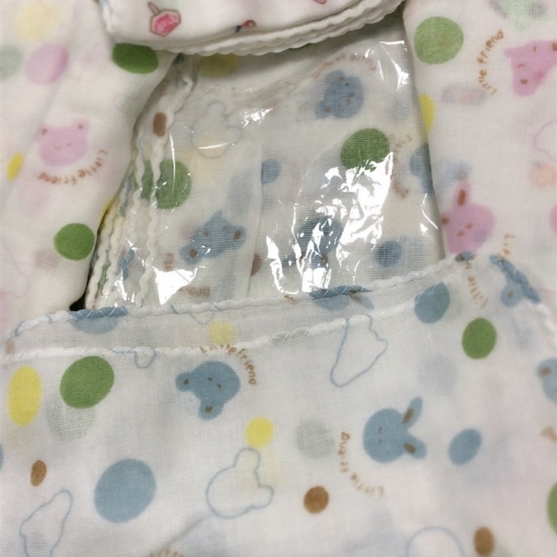 某屋双层a纱方巾随机20个微瑕尺寸有误差