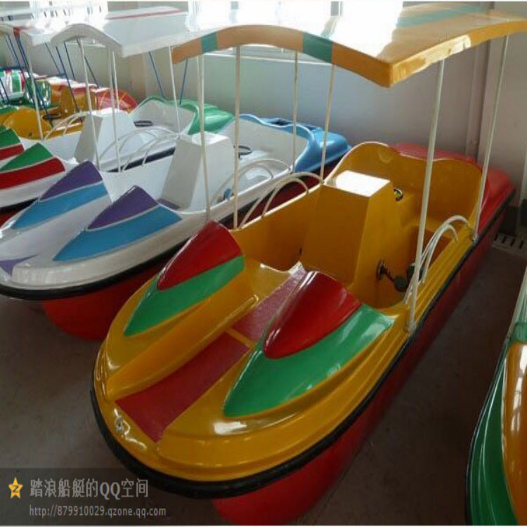 公园景区亲子脚踏船新款公园休闲娱乐游乐船水上乐园四人脚踏船