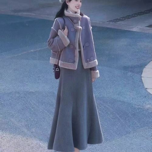 2025秋冬季新款 紫色牛角扣麂皮绒皮毛一体加厚短款外套女套装
