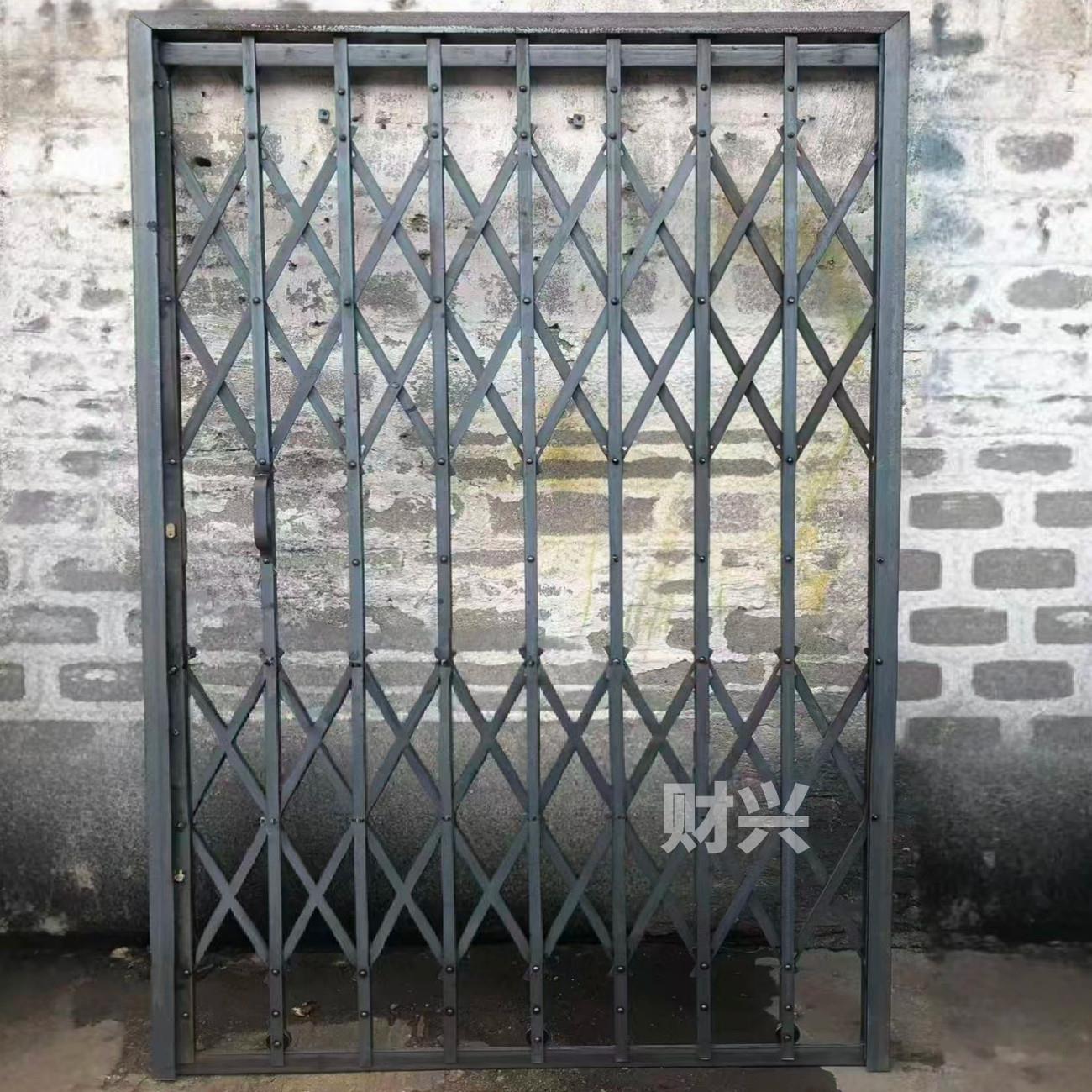 老式实心扁铁拉闸门手动