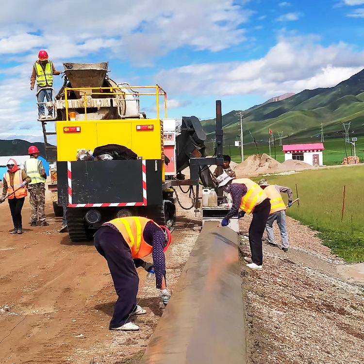 公路水沟成型机防撞墙滑模机沥青砂路沿路牙石成型机