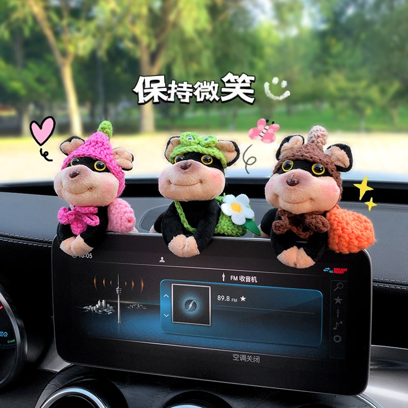 2024新款可爱k蜜蜂狗车内饰品摆件汽车屏幕趴趴公仔中控显示屏装