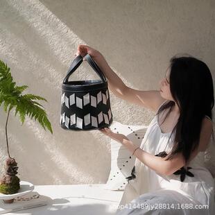 黑白拼色手收外工编头层马鞍皮收纳篮纳筐多T19用水桶织包户手提