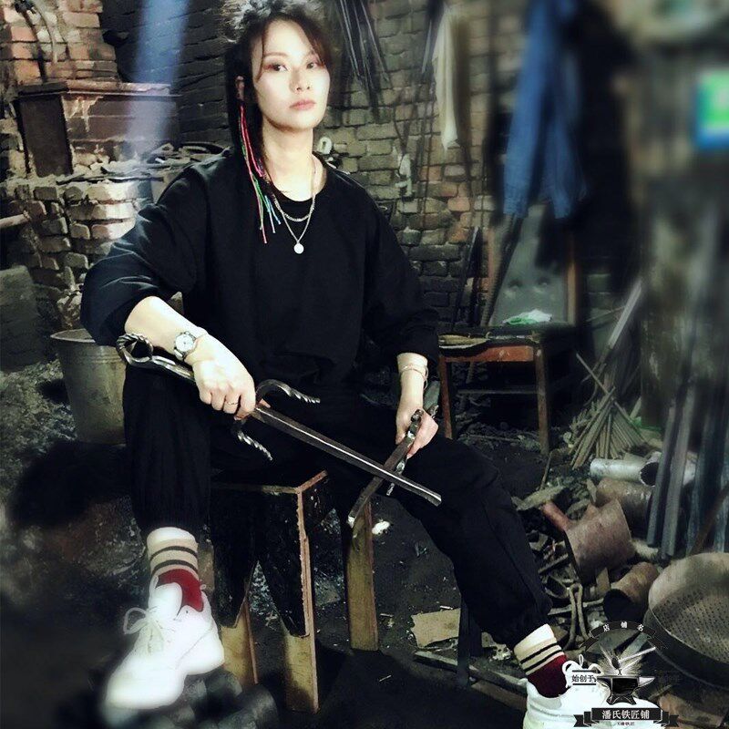 铁匠打造传统武术兵器实心单手锏轻锏短锏双锏短U鞭个性把玩收藏