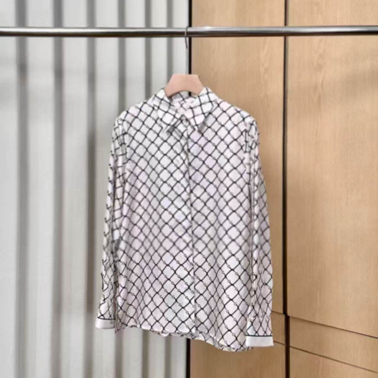 【妍妍粉丝专享】复古几何印花衬衫翻领桑蚕丝上衣ONSC04615938