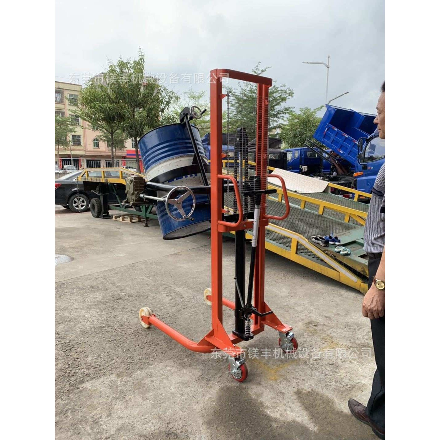 增城油桶倒料叉车 黄埔翻桶器 广州手动液压油桶堆高翻转车