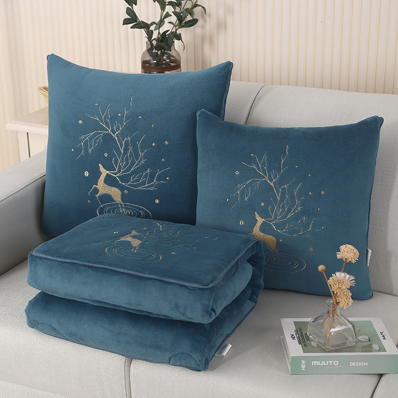 两用抱枕被毛毯保k暖加厚绒加大二合一沙发车内摺叠靠垫办公室午