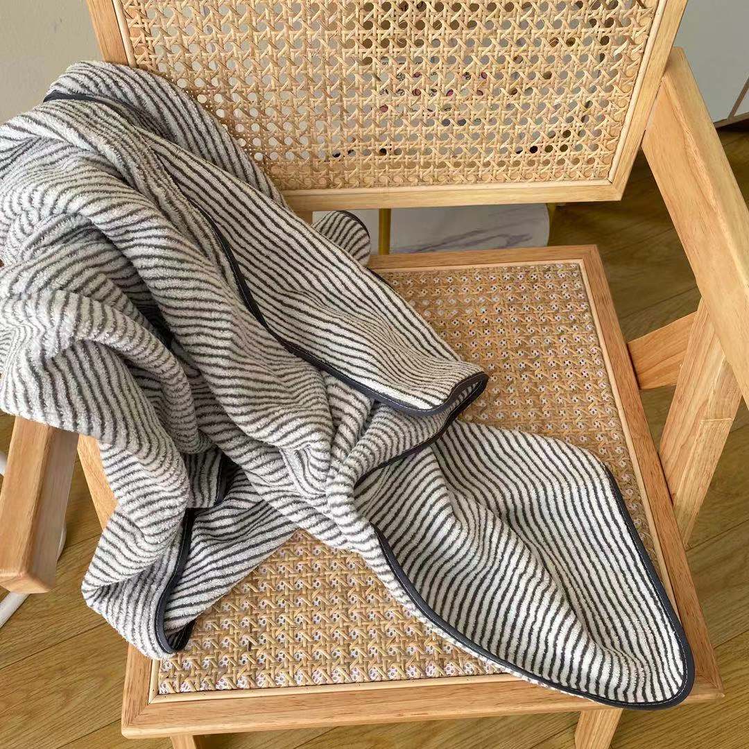 mshoa自用款~灰色条纹可穿可裹洗澡珊瑚绒毛巾浴巾女夏天家用浴巾