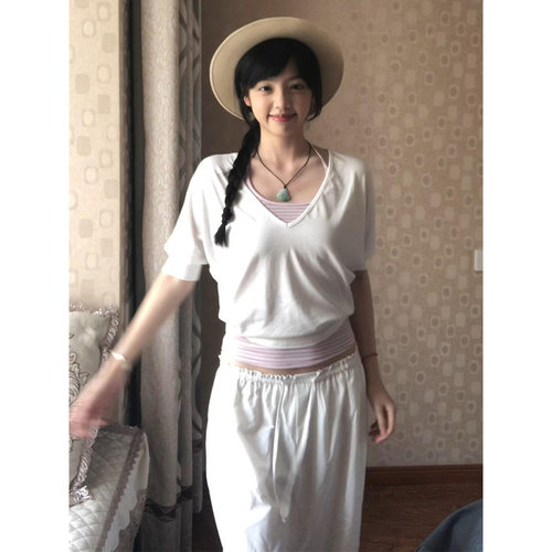 辣妹白色v领中袖t恤吊带两件套装