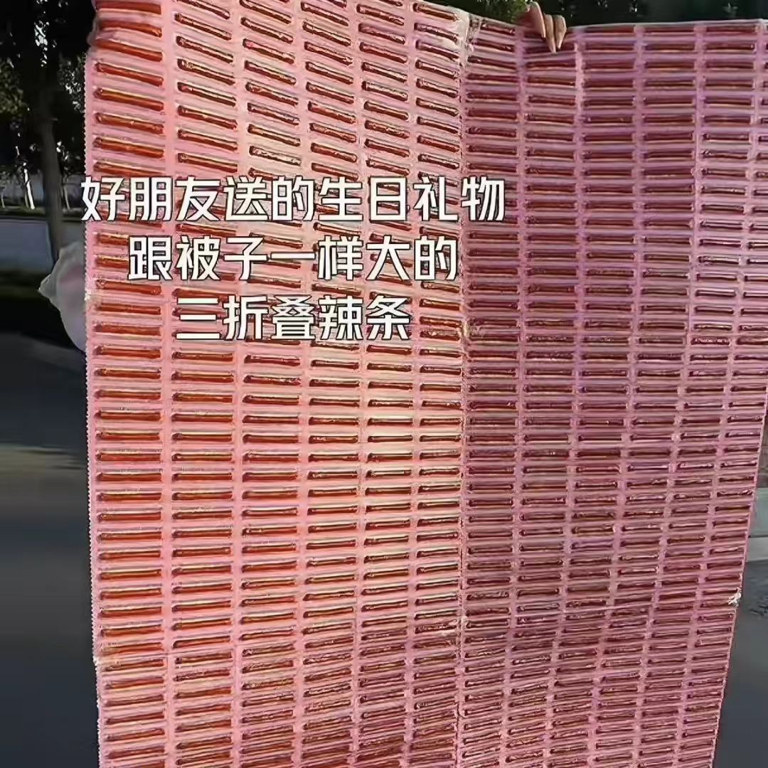 被子辣条一根筋三折叠108包整版辣条小鹏食品童年辣条网红的零食