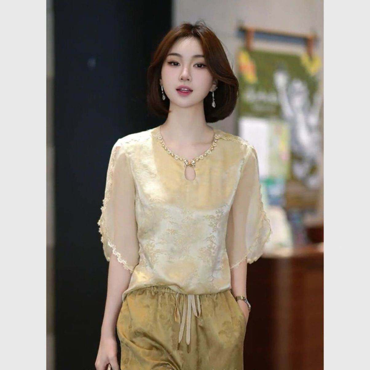 超好看黄色提花拼接衬衫短袖女2026新款镂空领T恤小众蝙蝠袖上衣