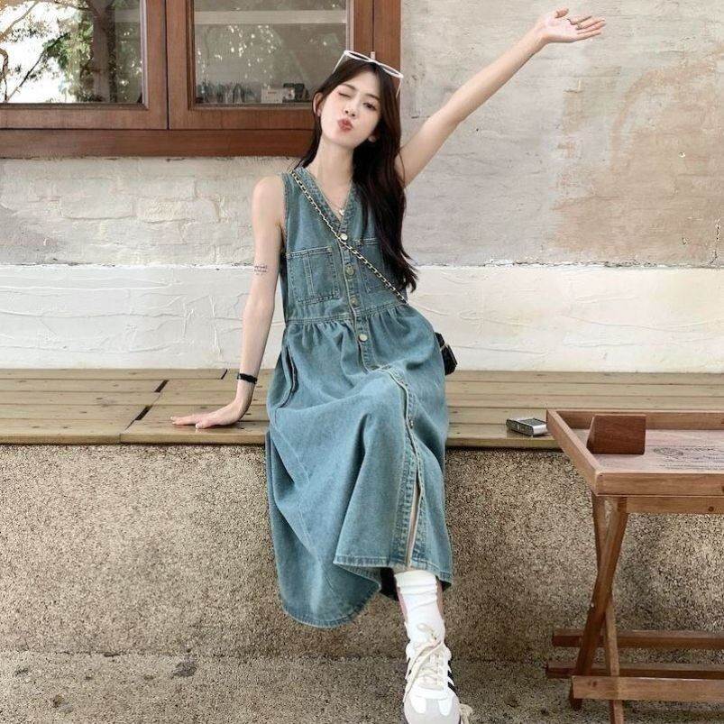 法式洋气复古减龄牛仔连衣裙女夏季中长款韩版单排扣无袖背心裙子