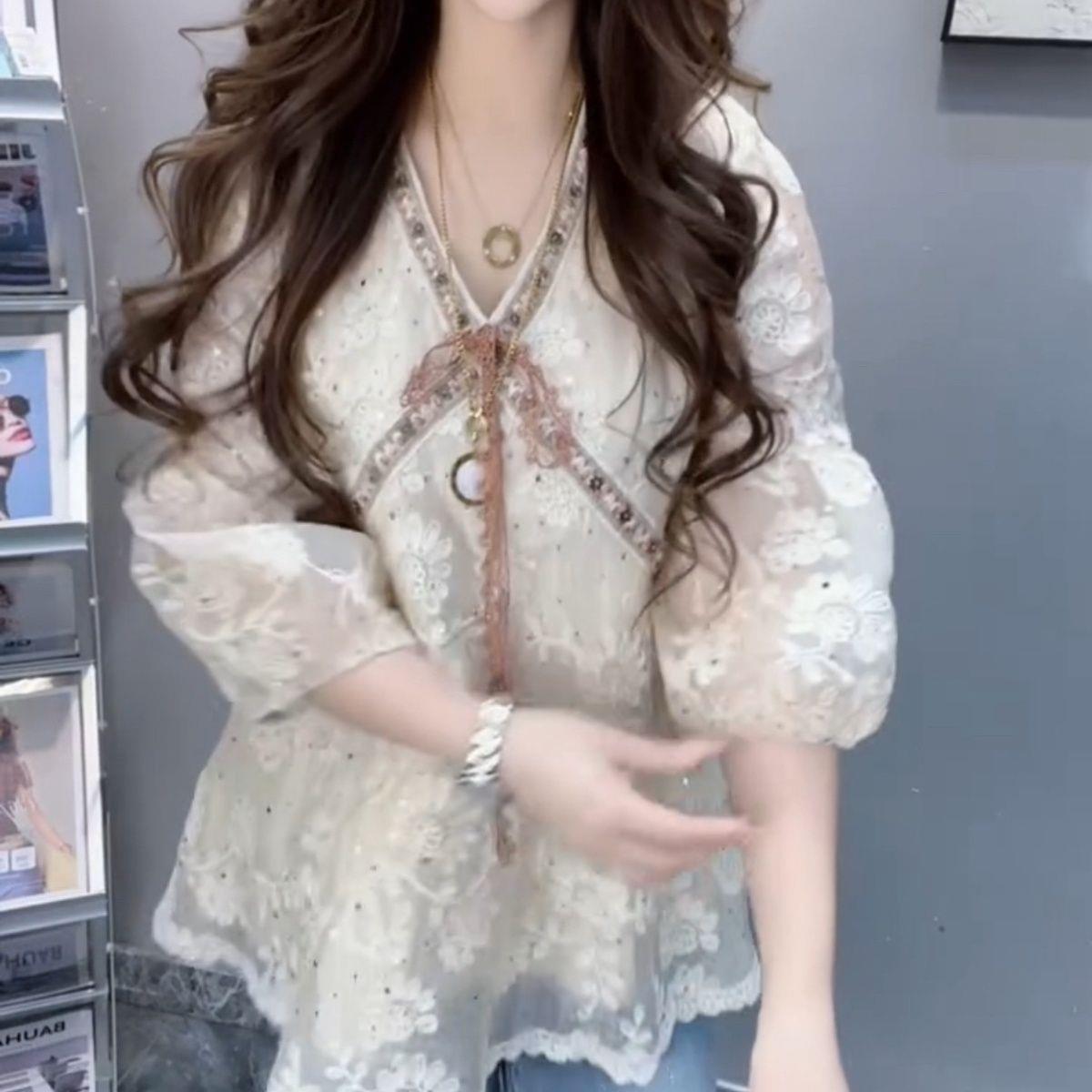 韩版精致蕾丝衫女春夏新品V领设计感超仙宽松显瘦百搭七分袖上衣