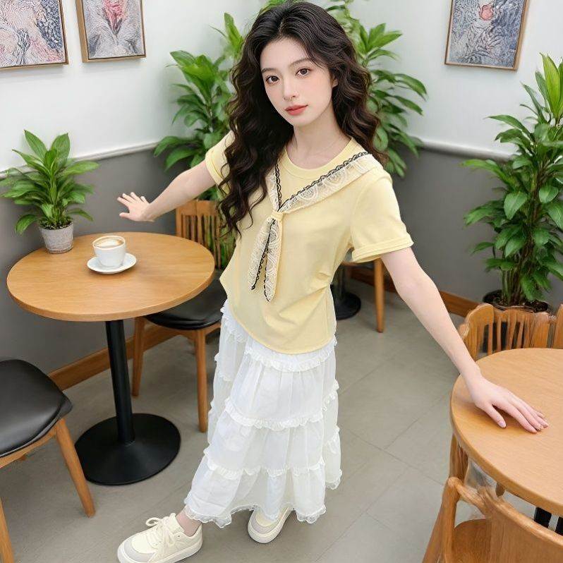 时尚裙套装女2026夏季新款奶黄色短袖搭配白色蕾丝边半身裙一整套