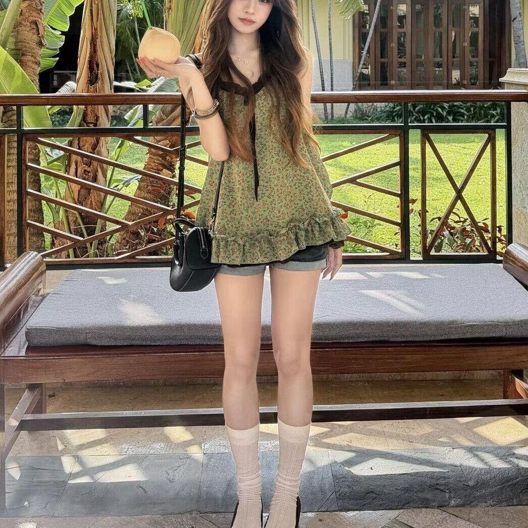 复古森女撞色碎花两件吊带夏季领纯背心花边上衣拼接开衫度假套装