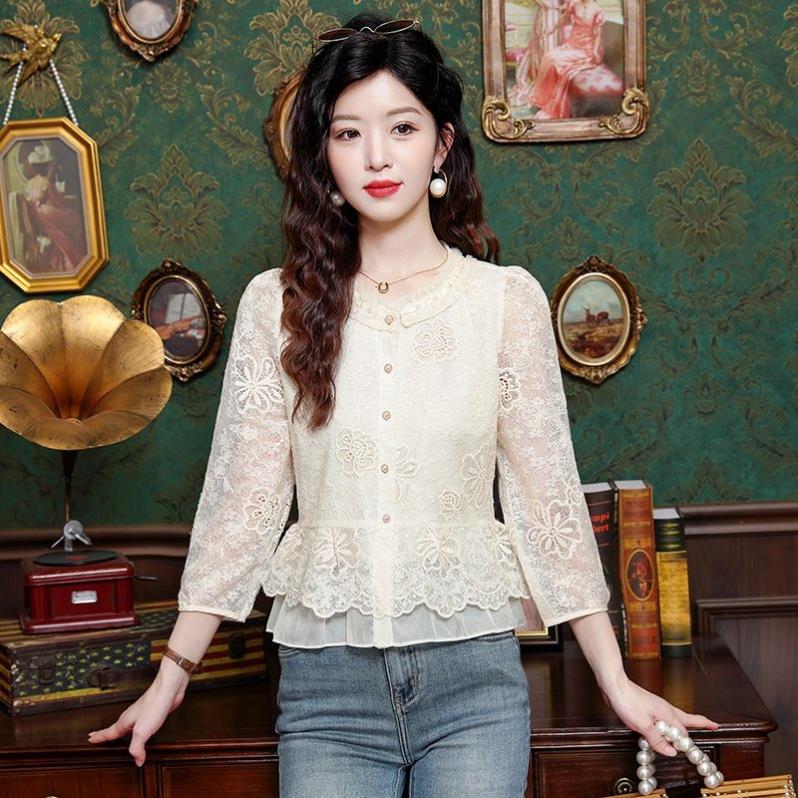 时尚优雅九分袖薄款上衣女2026春夏新款设计感收腰蕾丝衫外穿小衫