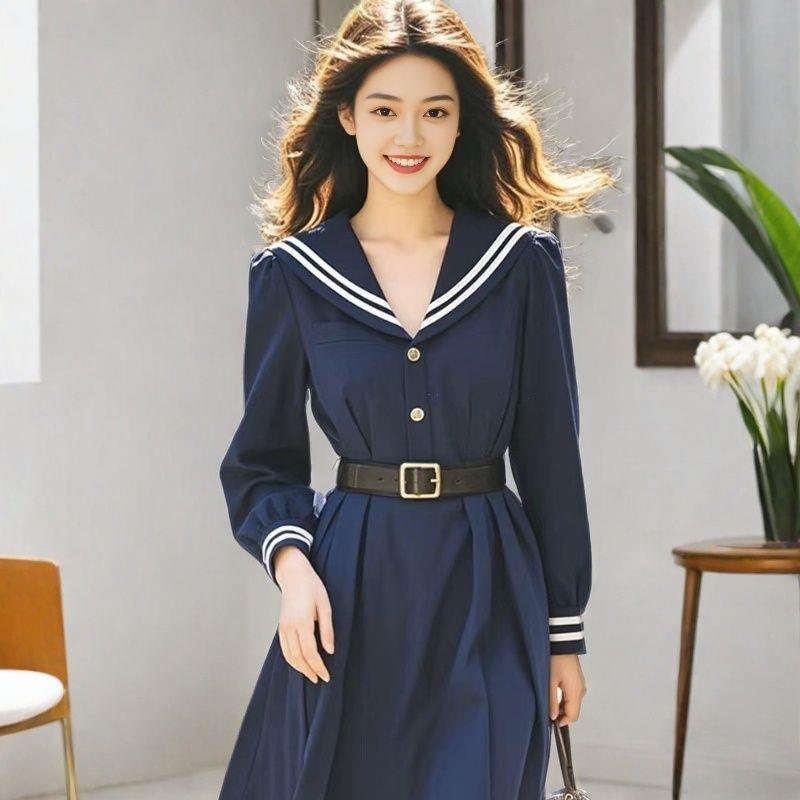 2026春秋装新款女装韩系穿搭高级感洋气别致藏青色海军领连衣裙子