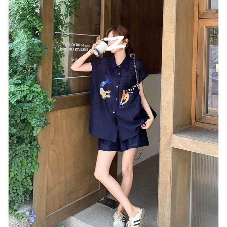 藏蓝色减龄刺绣短袖棉麻衬衫套装女夏季新款休闲小个子短裤两件套