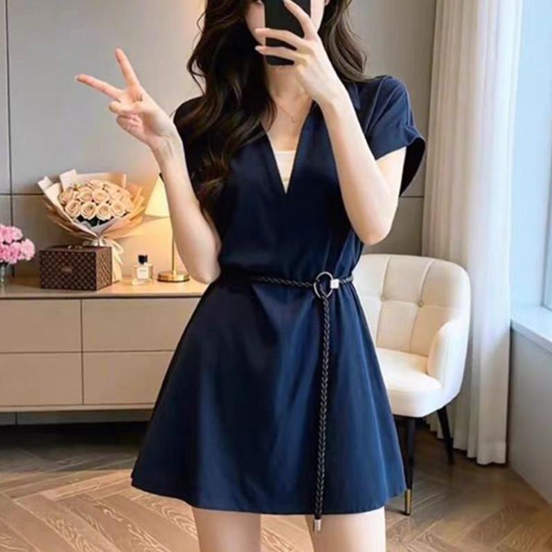 学院风气质V领修身连衣裙2026夏季新款约会掐腰短裙女装显瘦裙子
