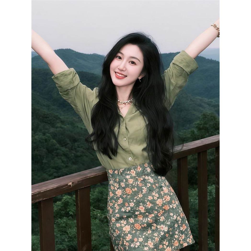 绿色长袖衬衫女款夏季2026新款绝美超显白不撞款上衣+清新半身裙