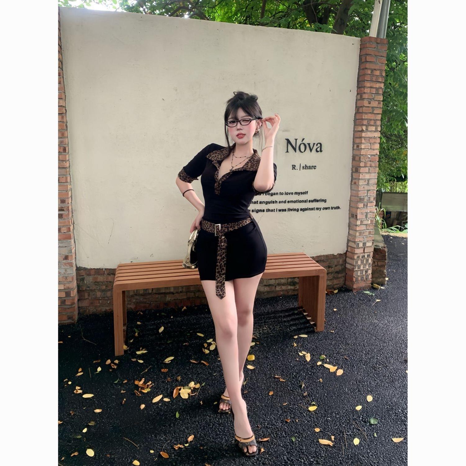 纯欲辣妹豹纹拼接连衣裙夏季新款微胖修身显瘦性感Polo领短款裙子