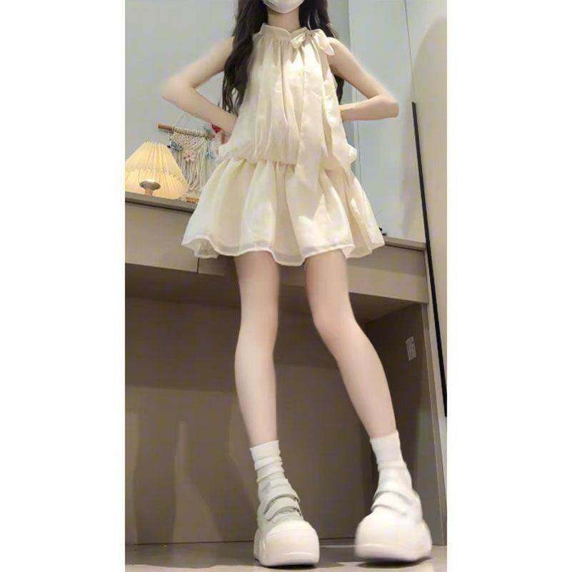法式无袖挂脖吊带连衣裙子女夏季2026新款小个子收腰海边度假短裙