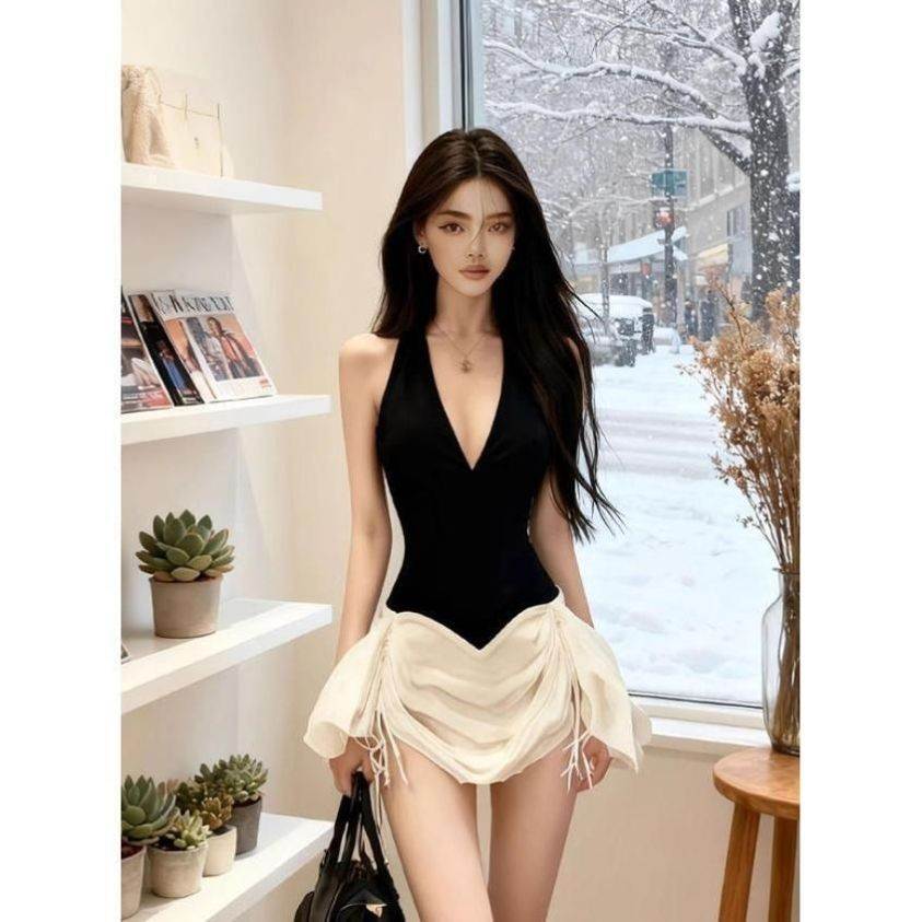 法式气质名媛黑色V领无袖连衣裙女秋冬修身收腰拼接设计感短裙子
