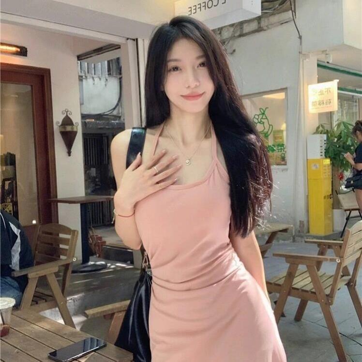 高级感穿搭小个子多巴胺穿搭粉色吊带连衣裙带胸垫慵懒风小妈长裙