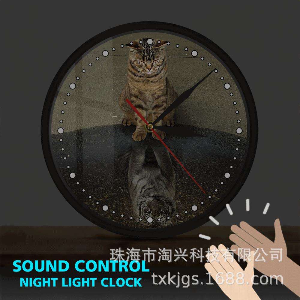 声控感应挂钟LED灯小猫咪倒影成老虎静音金属时钟家居装饰墙钟